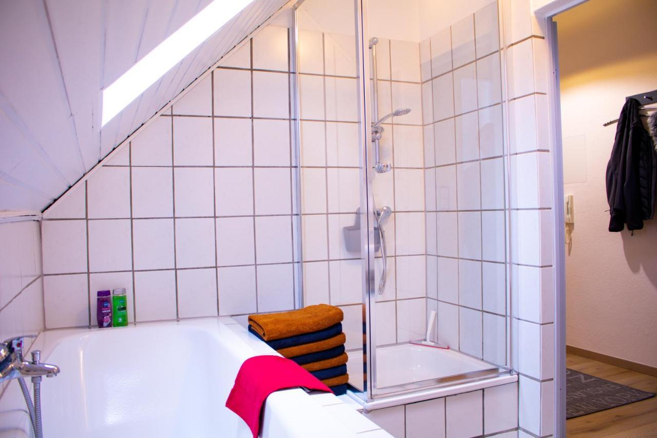 Bis 5 Personen, Parkplatz, Arbeitsplatz Apartment Solingen Exterior photo